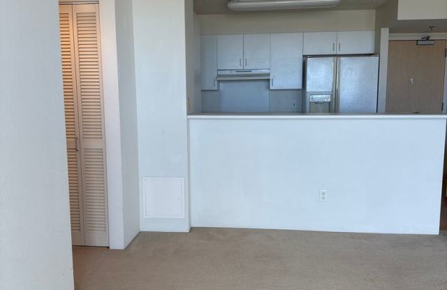 Conveniently located high floor 2 bedroom apartment