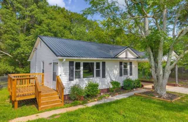 Franklin Co. – Lavonia, GA – 2 Bedroom, 2 Bathroom Single Family Home-www.pridgenenterprises.com
