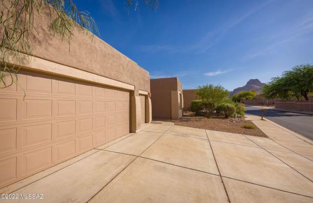 8418 N Sunny Rock Ridge Drive