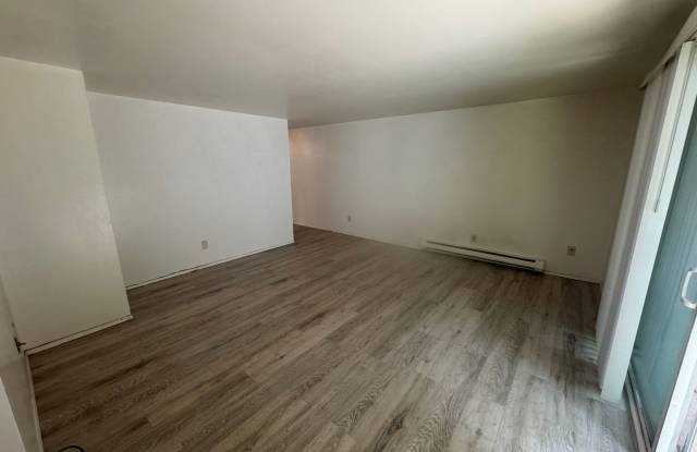 Country Squire Apartments 10833