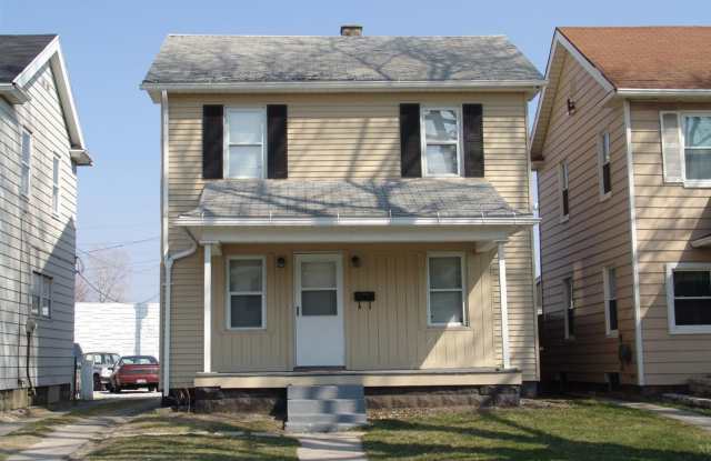 Cute Small 2 bed 1 bath Home with basement - 345 Gessner Street, Toledo, OH 43605