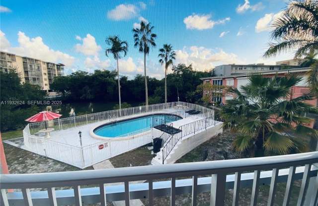 Photo of 1560 NE 127th St