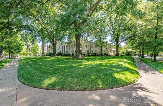 Photo of 2103 Queens Road W