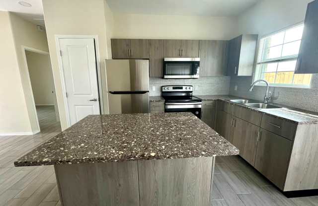 Photo of 5001 N Hiawatha Dr