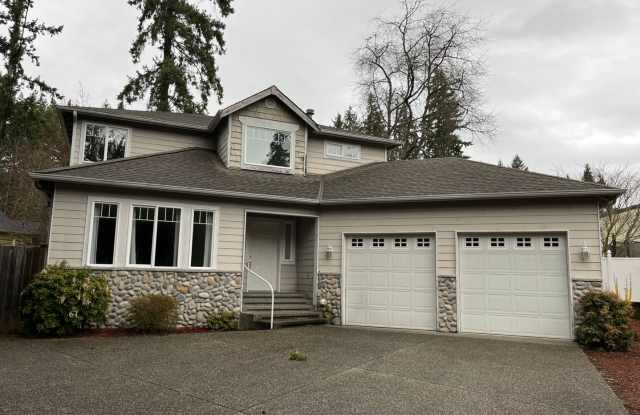Edmonds 3bed 2.5 House with large yard close to the Waterfront