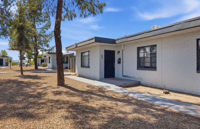 2 Bed 1 Bath with covered parking!