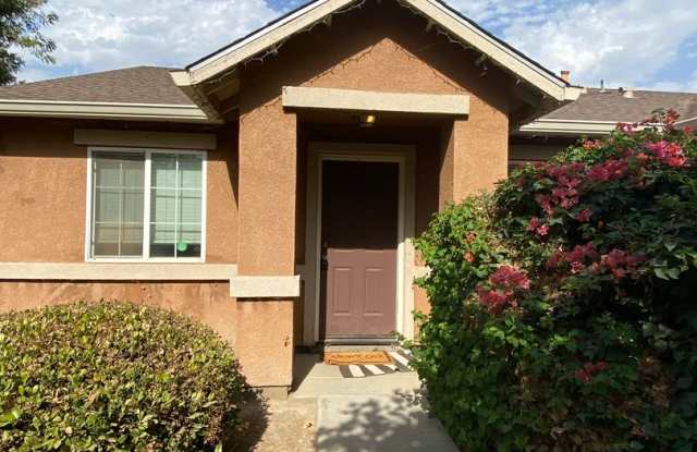 Photo of Charming home for rent in Visalia
