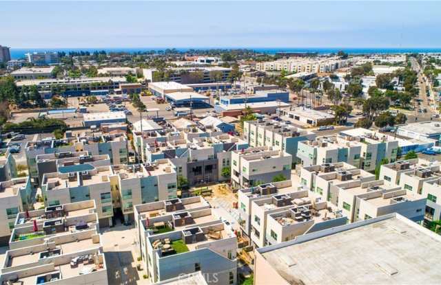 1533 Sullivan Avenue