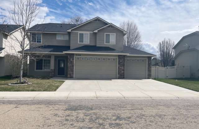 Huge 4bd 2.5bath N Meridian home, community pool and close to parks, shopping and dining! - 5344 North Cortona Way, Meridian, ID 83646