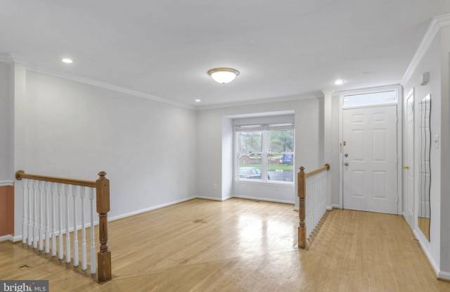 7222 LENSFIELD Court