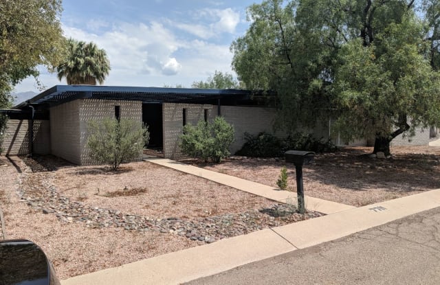 7711 E Seneca St - 7711 East Seneca Street, Tucson, AZ 85715