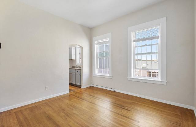 2318 Santa Clara Ave #E - 1 bedroom | 1  bath