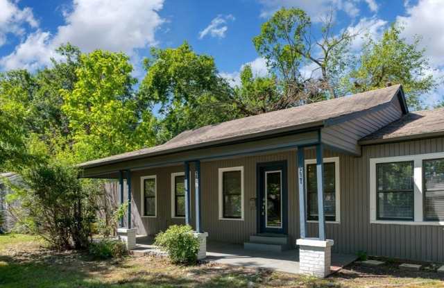 207 Hackberry Street