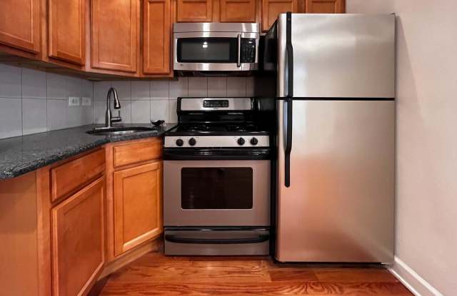 1127 W Farwell Avenue