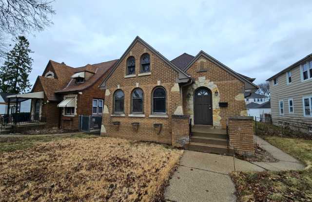 Cozy Single-family Home