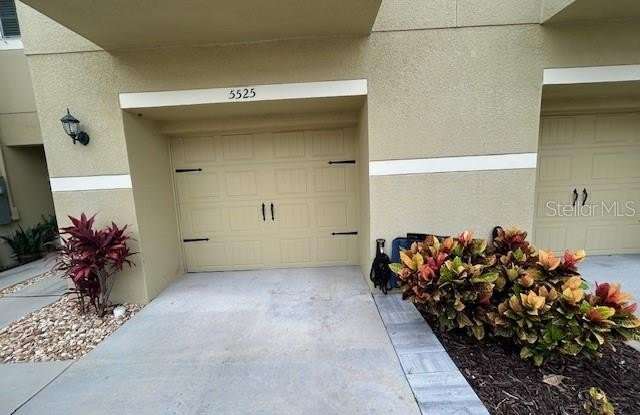 5525 ANGEL FISH COURT