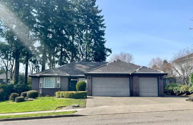 Clackamas Ranch 3 bedroom 2 bathroom - W/D and A/C and a 3 Car Garage! - 14785 Southeast 132nd Avenue, Clackamas County, OR 97015