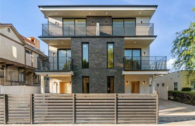 14525 Weddington Street