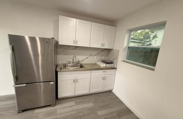 1838 McKinley Street - #4   (GARAGE STUDIO)