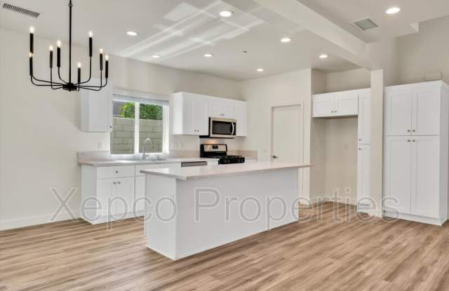 33892 Whispering Palms Trl