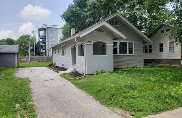 831 S McCann Ave - 831 South McCann Avenue, Springfield, MO 65804