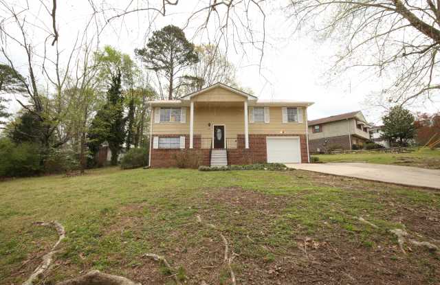 1657 3rd Pl NW - 1657 3rd Place Northwest, Center Point, AL 35215