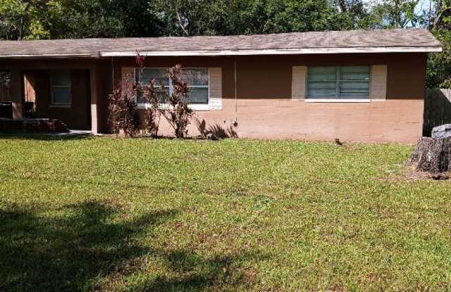 16 Flamevine Ln