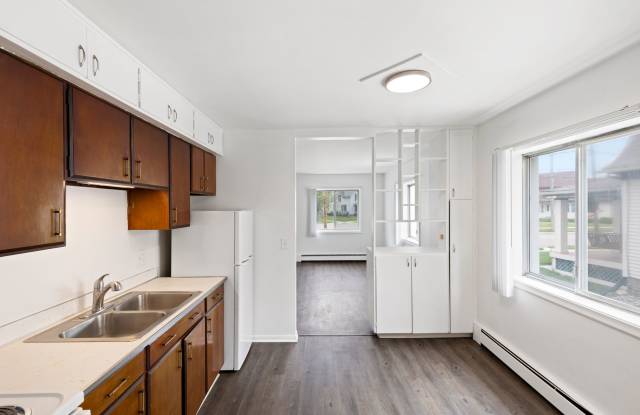 Photo of Colonial Manor (GL62,LLC)