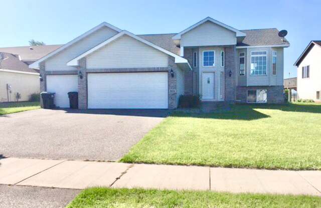 5 bed 2 bath House for Rent
