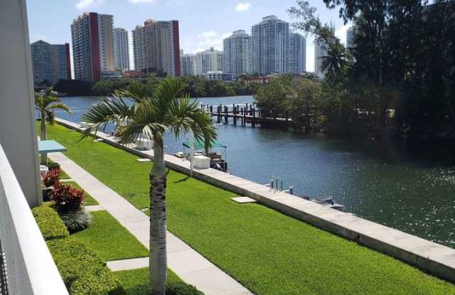 Photo of 3922 Ne 166th St