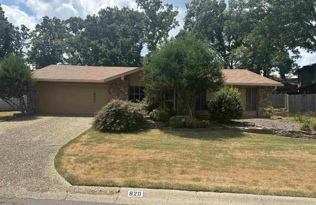 820 Shackleford