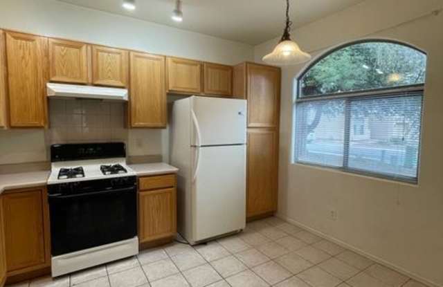 2301 North Avenida Tabica