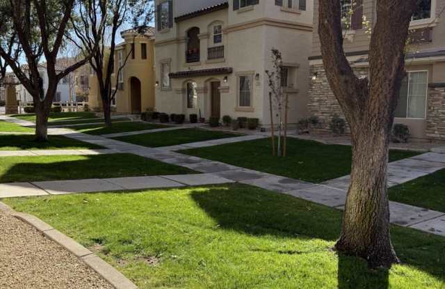 Tri-level townhouse at Gilbert  Guadalupe!