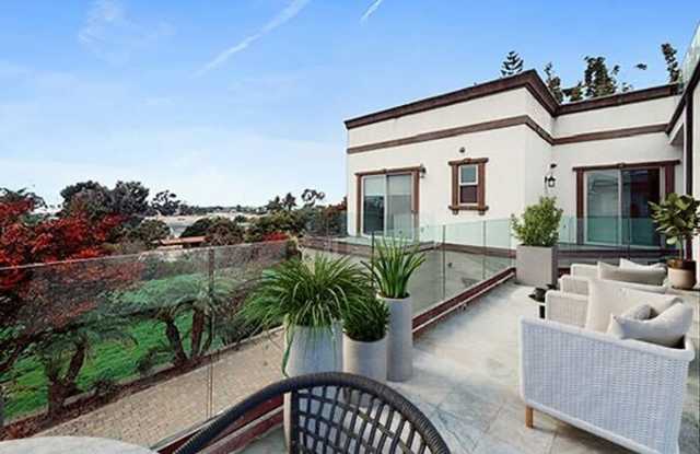 Photo of Spacious 6 Bed in Carlsbad with Ocean Views and Roof Top deck, 1 mile to the Beach!!