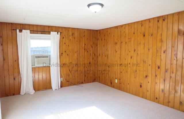 Cozy 2 Bedroom House in Southwest Colorado Springs