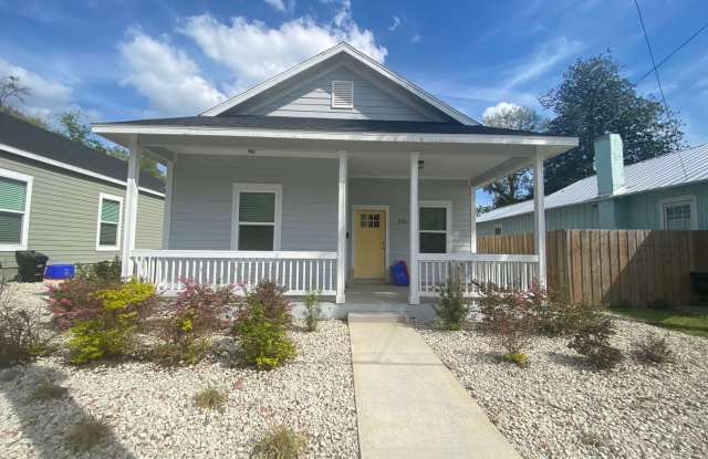 3 Bedroom, 2 Bathroom Home – Downtown Gainesville