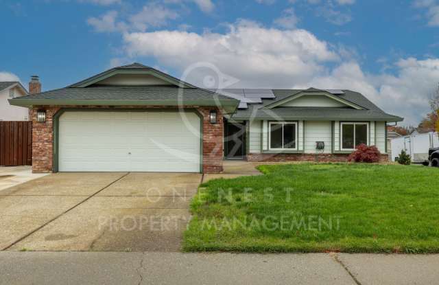 Walking distance to Joiner Park; GREAT corner lot home in Lincoln CA