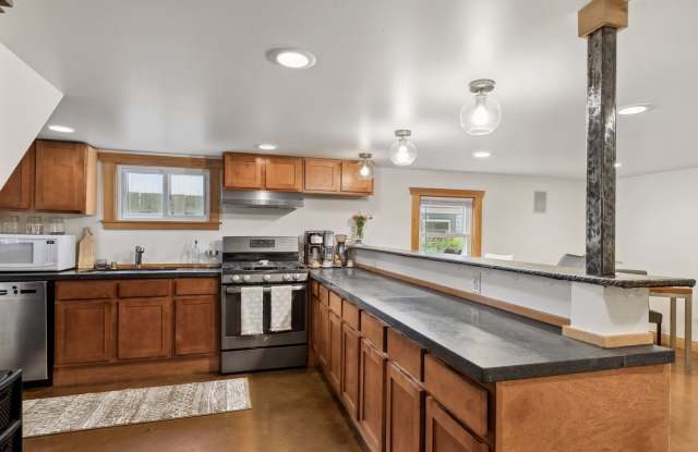 Photo of Georgetown Vibe, Modern Lines!