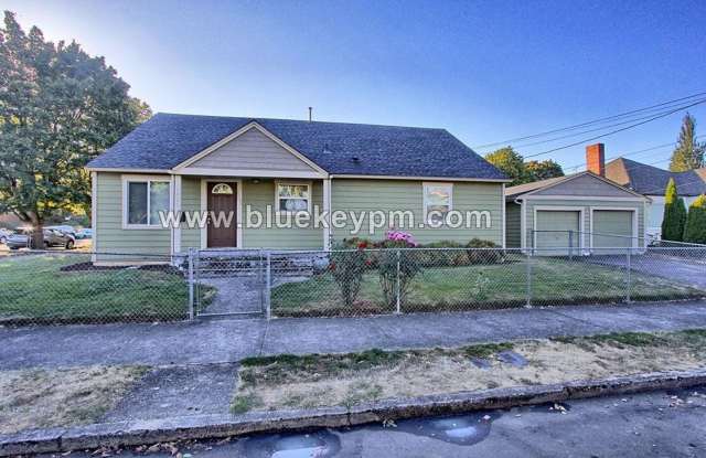 3 Bed, 1 Bath Duplex Unit in Downtown Vancouver