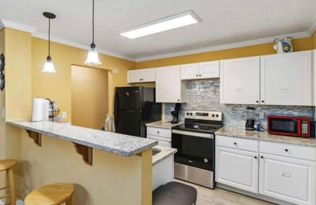 4bd/2ba Home Minutes From W. Midtown w/ Fully Fenced Backyard!