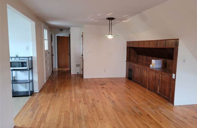 624 E Walnut Street