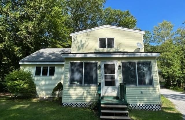 16 Pine Street - 16 Pine Street, Blodgett Landing, NH 03255