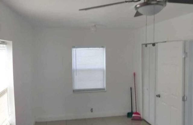 121 N Dixie Highway