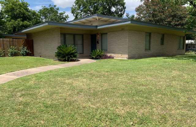 Photo of 303 Rilla Vista Drive