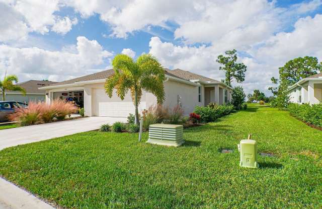Immaculate Brand New construction Villa 2beds+den 2 baths in Lehigh Acres