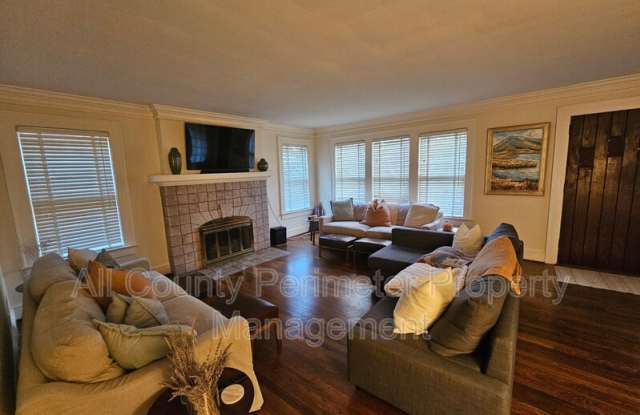 245 Lindbergh Drive NE