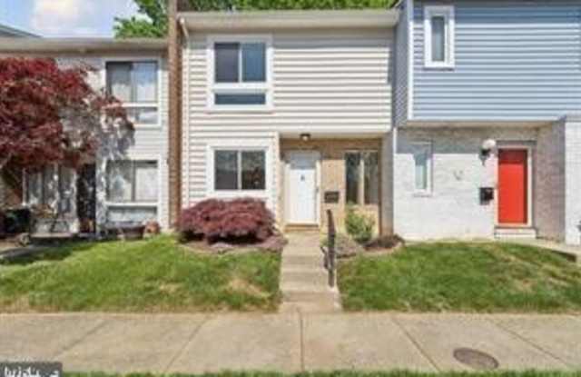 4 WOODWARD COURT