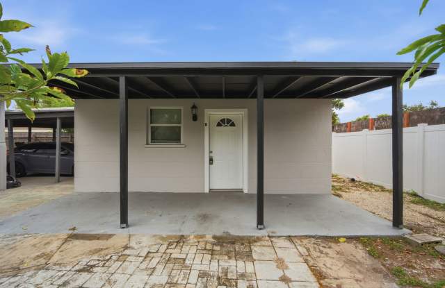 Renovated  Charming Rental in Historic Ybor City – Water  Electric Included!