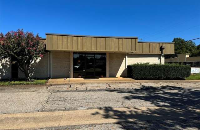 Photo of 200 E Amherst Street