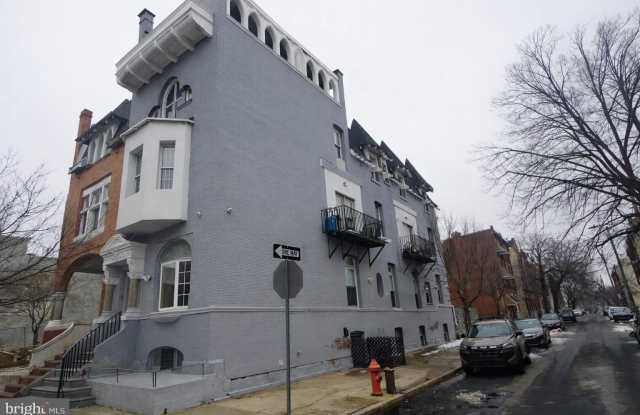1921 W DIAMOND Street